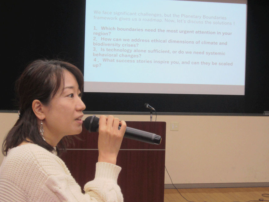Prof. Nina delivering lecture